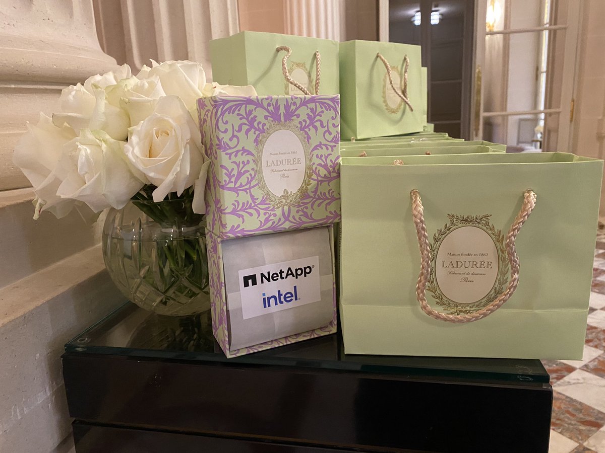 Belle soirée dédiée au cloud hybrid avec le témoignage @carrefourIT_fr sur les technologies Cloud <a href="/NetAppFrance/">NetApp France</a>, merci <a href="/IntelFrance/">Intel France</a> pour le soutien actif