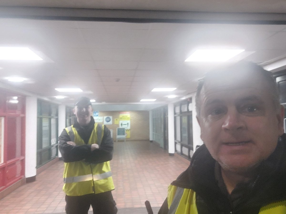 sdc_wardens's tweet photo. The boys are back In town!! Craig and Frasier on late patrol at #ebley #cashesgreen and #stroudtowncentre
Helping to keep our communities safe๐๐ https://t.co/CWwkG5KKFN