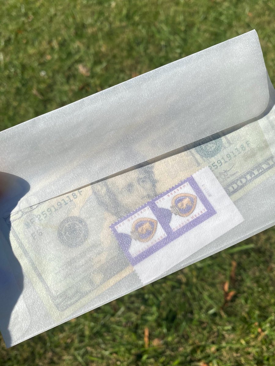Kingdxmbookclub's tweet photo. 2 postage stamps & a twenty π΅
#KINGDXMBOOKCLUB Errands lol https://t.co/Z7GMemUBEF