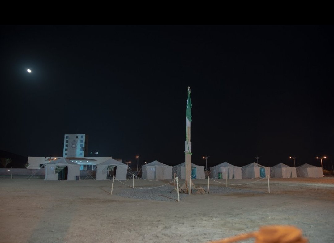bu_dsa1's tweet photo. يحدث الآن
تقيم عمادة شؤون الطلاب ممثلة بنادي الجوالة معسكر الدراسة التأسيسية للشارة الخشبية داخل حرم جامعة الباحه خلال الفترة 12-15/ 4 / 1443هـ https://t.co/2DctBDsNVV