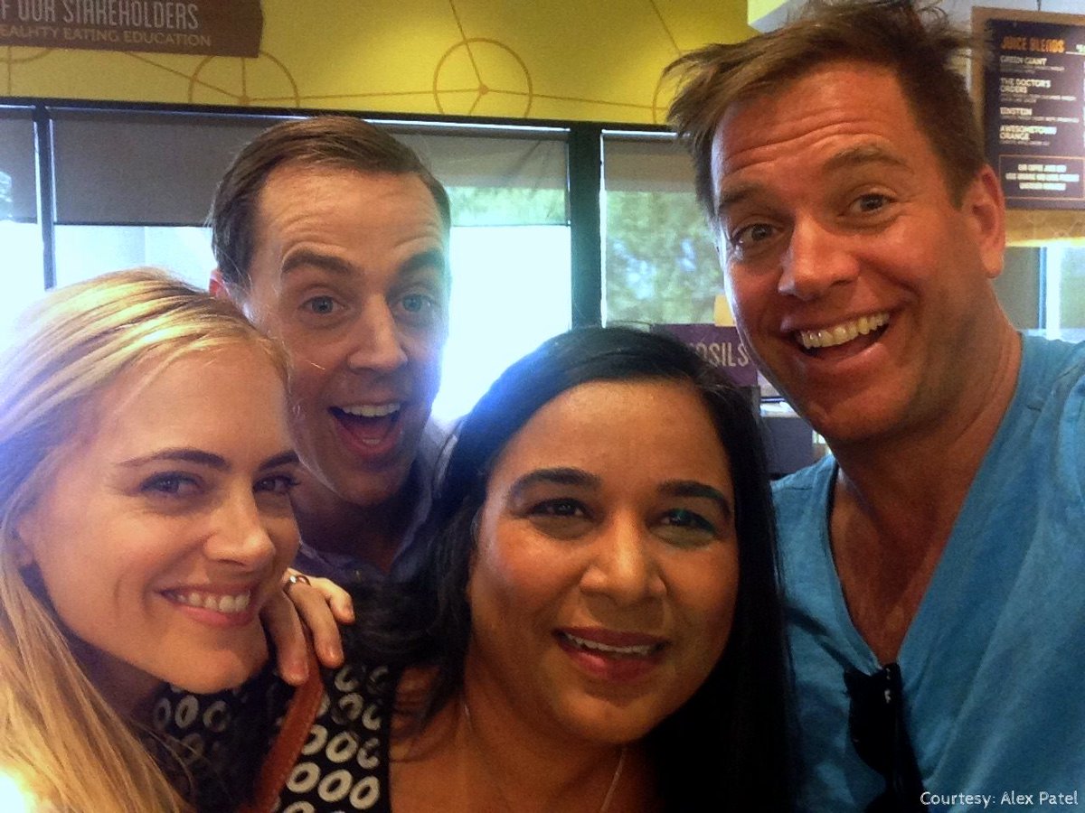 JustM_W's tweet photo. Courtesy: Alex Patel (August 2015)

"So apparently my mom ran into the NCIS Cast".

#EmilyWickersham #AgentBishop #EllieBishop #Bishop #SeanMurray #AgentMcGee #TimMcGee #McGee #MichaelWeatherly #AgentDiNozzo #DiNozzo #NCIS https://t.co/lccqIMWIMs