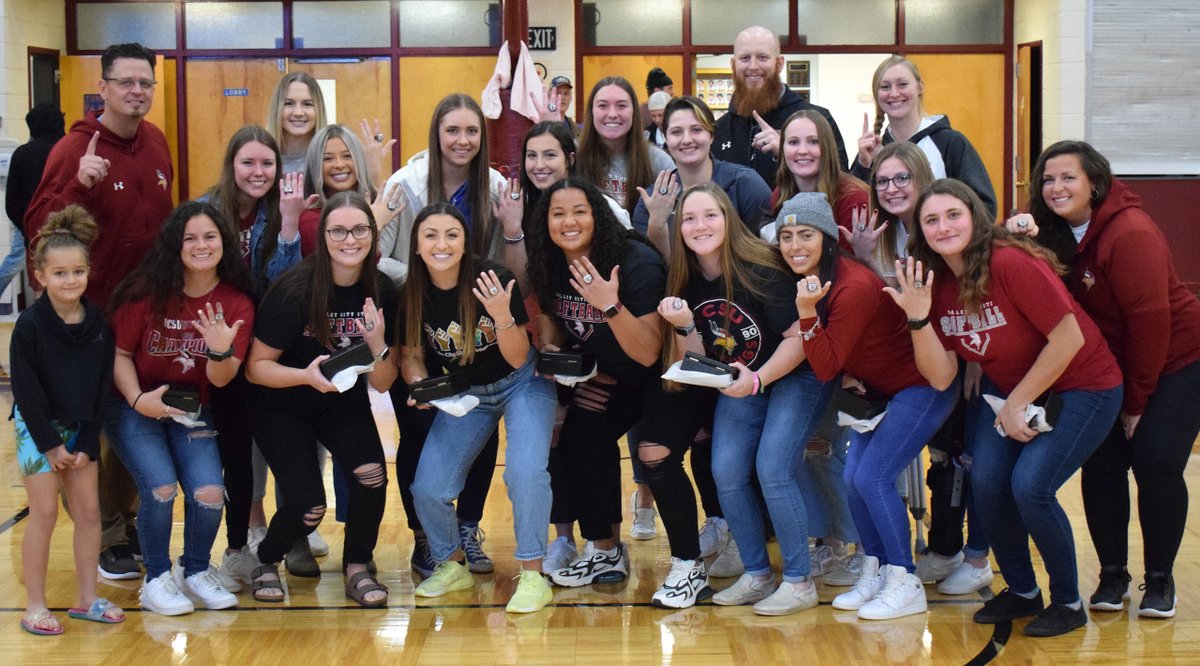 VCSUVikings's tweet photo. We recognized the 2021 North Star Softball Regular Season Champs on Wednesday night! The quest for back-to-back-to-back titles has already started! First game in just 7️8 days. #Feb4 #VCSUVikingPride https://t.co/HdvMJjw1Vd