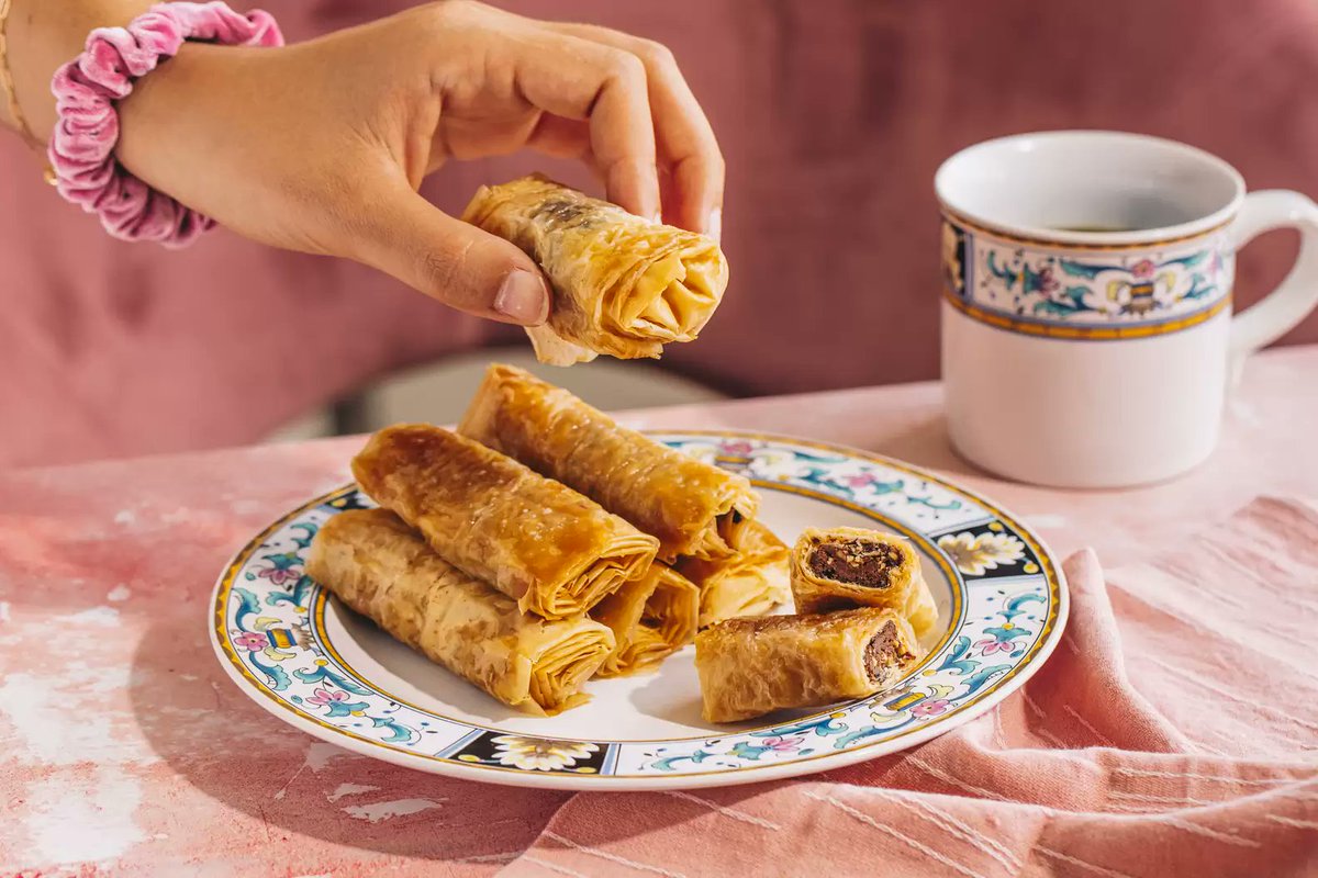 Thrillist's tweet photo. @jessmayhugh #TheGlobalTable: How Nutella makes these Baklava Rollups sing.
Written by: @alexerdekian
https://t.co/9ik1qLgX3z https://t.co/4k2T9pFFon
