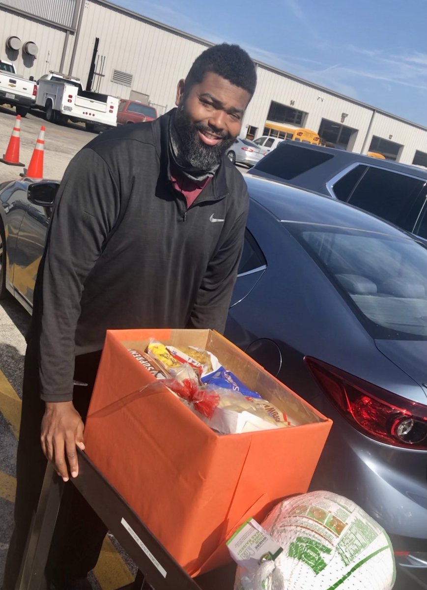 KDG_Trans_West's tweet photo. Westside transportation taking care our families in need, for the holidays! ⁦@AldineISD⁩ ⁦@Transport_AISD⁩ ⁦@ACallagin⁩ ⁦@CoachHaggerty1⁩ ⁦@Enamorado_G⁩ https://t.co/9oUa5YobgP