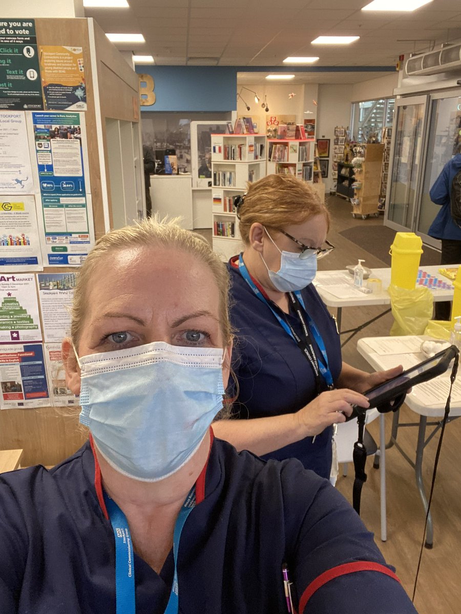 AnitaRolfe's tweet photo. ⭐️Team Stockport⭐️
We’re really proud that we’ve passed the ⭐️⭐️⭐️half a million vaccines ⭐️⭐️⭐️⭐️ given before our first anniversary of the programme starting Dec 2020. Massive thanks to everyone who has been involved, #totalteamwork @StockportMBC @NHSStockportCCG @StockportNHS https://t.co/zSdog5Cp7e