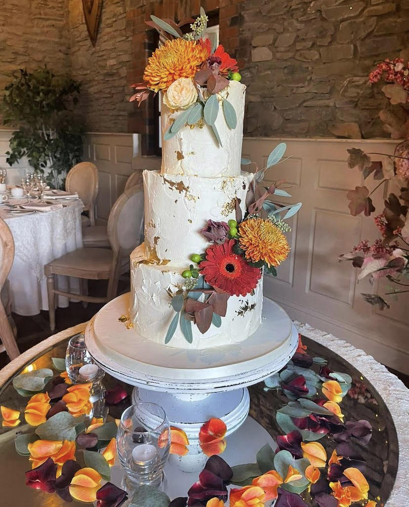 Wow 😍 

How stunning is this cake made by the talented <a href="/PrimLaneBakery/">Primrose Lane Bakery</a> 🍰

#weddingcake #weddingcakeinspo #LouthChat