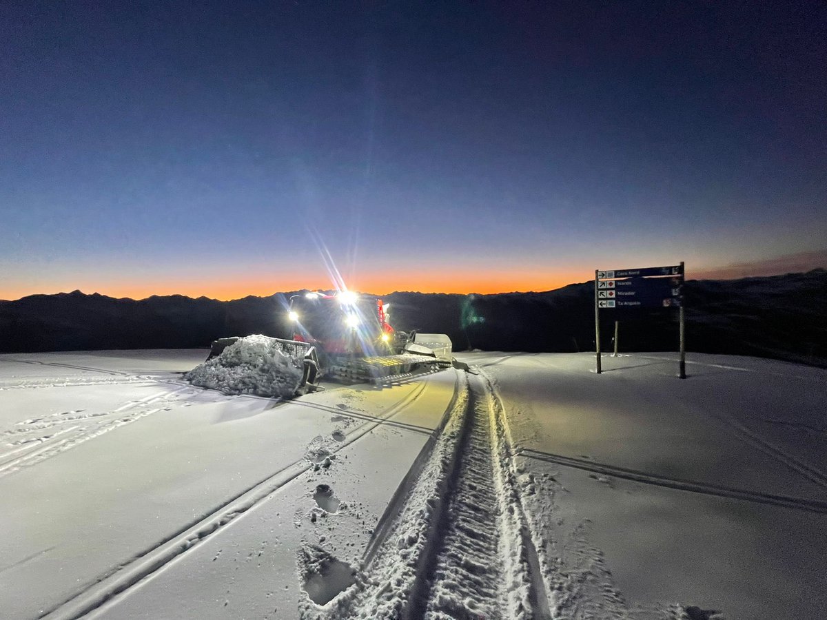 baqueira_beret's tweet photo. Work in progress ⏳

🌄 18/11/21 Baqueira Beret

📸 @nacho_sacau 

#baqueiraberet #baqueira #beret #bonaigua #baciver #espiritubaqueira #temporada21_22
#winteriscoming https://t.co/kDAZRXHkJo
