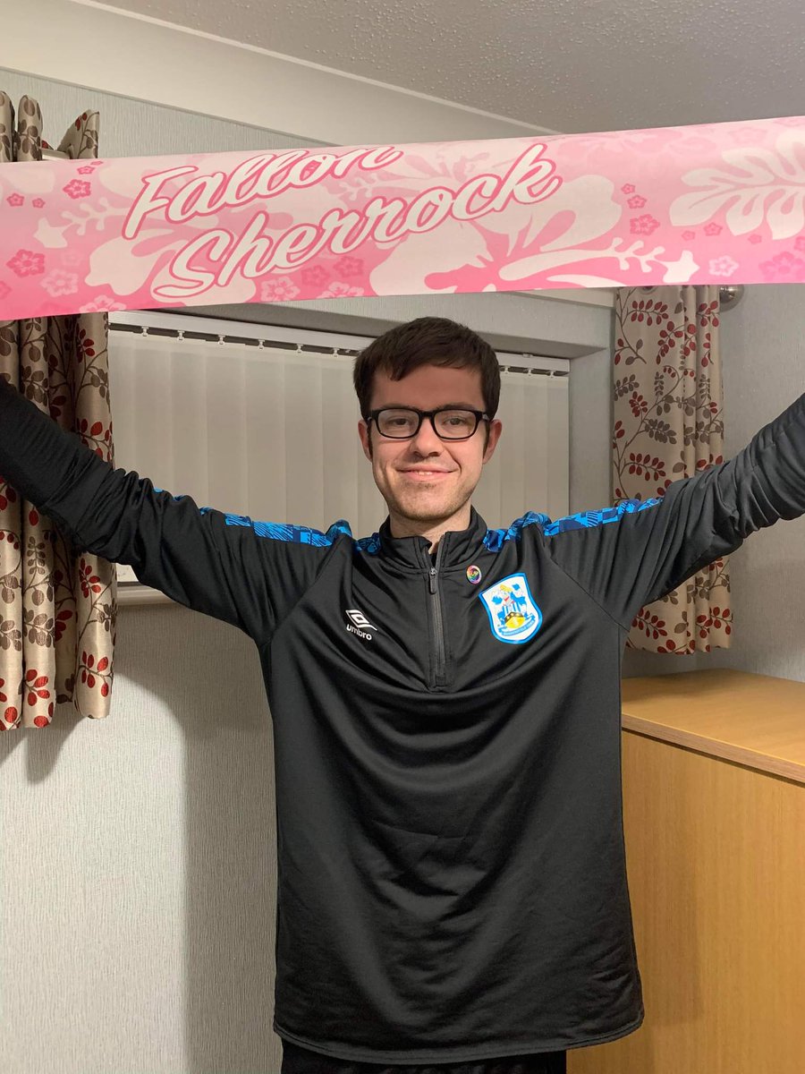 RyanM_18_'s tweet photo. Ahhhh I've got my scarf ready for tonight to cheer @Fsherrock on to victory! Come on Fallon we want this fairytale to continue! I wish you the best of luck tonight let's make more history 😍😍😍 Thankyou to @JRTerrier24 for the gift 😊 #TeamFallon #GrandSlamofDarts https://t.co/2xyYwYq6kY