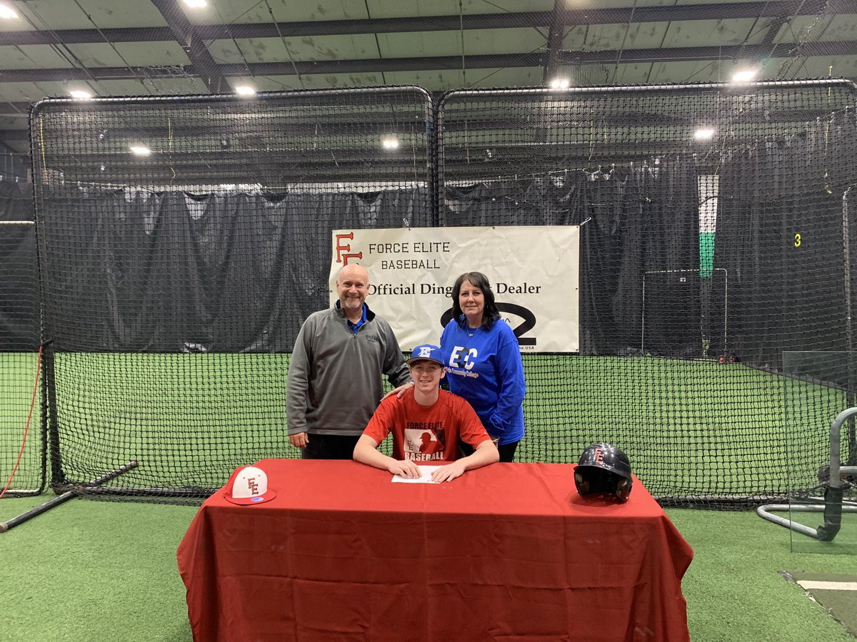 FE_Baseball's tweet photo. We want to congratulate @DrewPiaskowy12 for his commitment to Elgin Community College! Drew is a heck of a competitor and we know he will continue to grow and work hard in order to keep it that way! We look forward to seeing what he can do at the next level.
#FEbaseball #Commit https://t.co/fvSAb00NSA