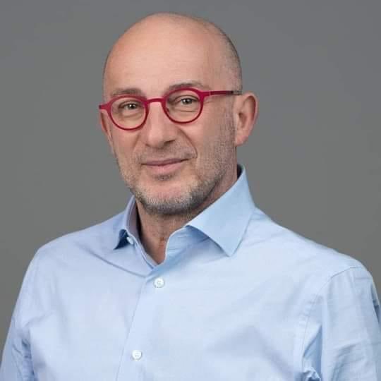 sibelsengul_'s tweet photo. Diyanet”Baldızlarınız,halalarınız size helaldir"diye fetva verirken Harvard Üniversitesi Öğretim Üyesi Prof.Dr. Mehmet Toner,3 saniye içinde100 milyar hücre içinden kanserli hücreyi bulan bir teknik geliştirerek tıpta çığır açtı.Türk medyada AErbaş'ın binde biri kadar konuşulmadı https://t.co/0Nia2pHBkH