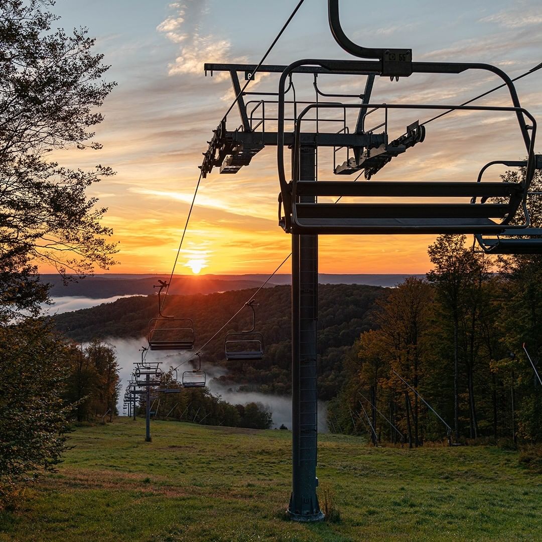 "If you've never caught a sunrise from the top of Morning Star."🌄 
- holidayvalley 

Instagram of <a href="/holidayvalley/">Holiday Valley</a>

📍 Ellicottville, New York
-
Contact us 
📲 716-444-2064 
📧 hello@unLMTDteam.com

#LaurenMelber #ToddDanni #Envision #Photography #NewYork #Buffalo #travel