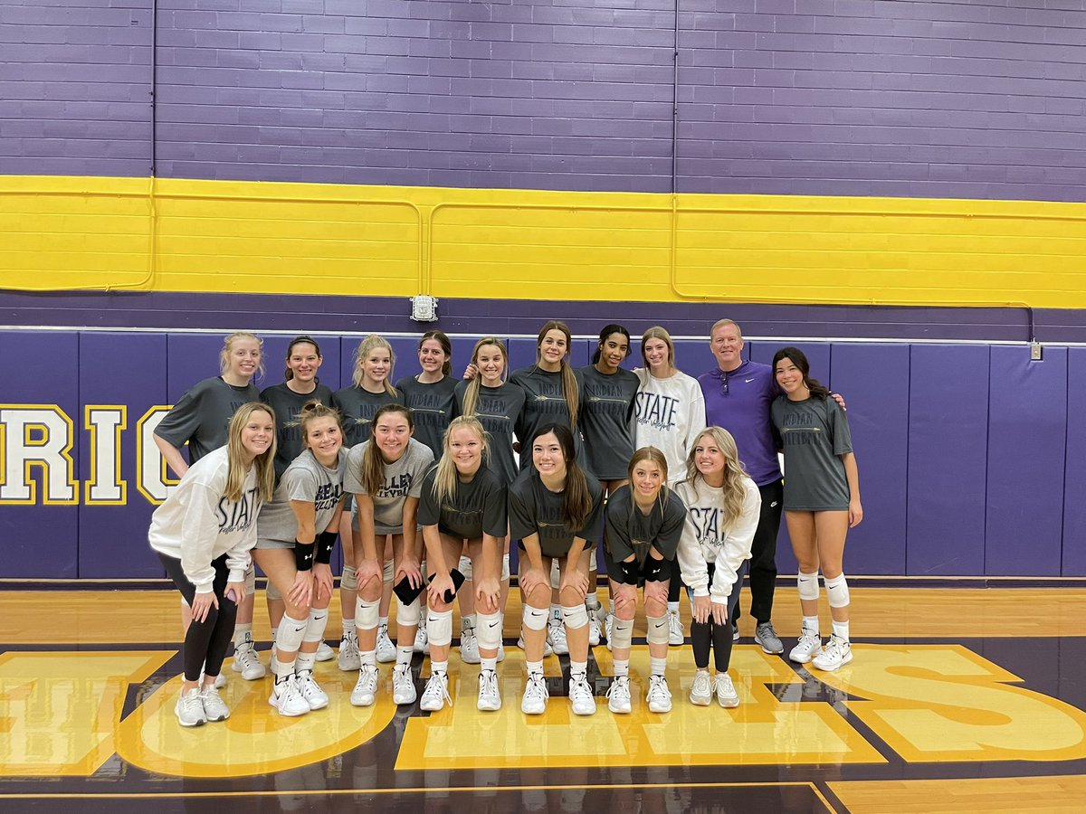 These girls are so ready! Stopped on the road to get in a last practice! Thanks to Coach Miracle @RichardsonVBall for letting us use your gym today!!!