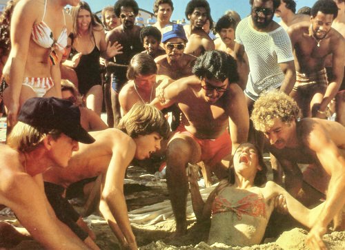 EugWSerra's tweet photo. On January 23, 1981, Blood Beach was released. #BloodBeach #DavidHuffman
#MariannaHill #BurtYoung
#JohnSaxon https://t.co/msdiTfGd5d