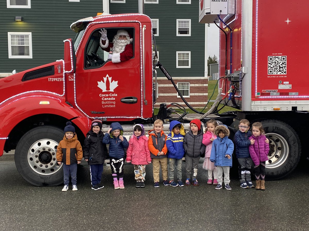 cbuniversity's tweet photo. SANTAAAA! 🎅🏻

@CocaCola #deliverthemagic https://t.co/NCFysVmTip