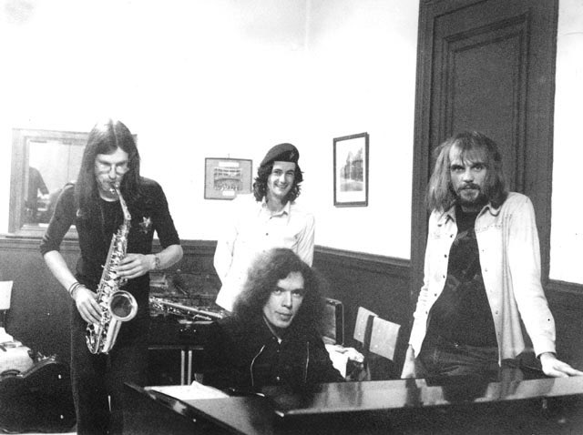 With my hands stretching out in the dark,
With my eye pressed up tight to the glass,
Wondering if it's all been.....
Van Der Graaf Generator 
“Wondering” Live ‘76
youtu.be/ZxWoYmb3MKw