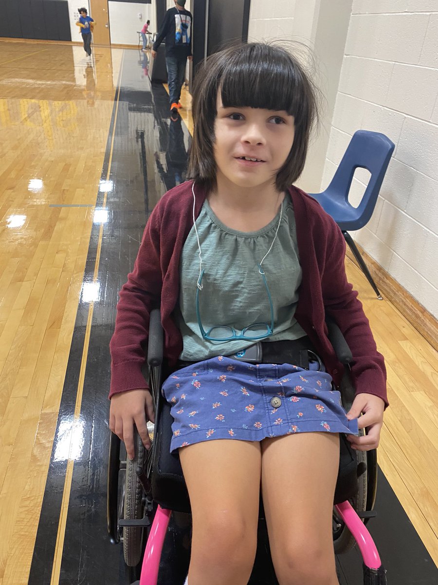 Life Skills Annual Feast and supporting our athletes with LVMS spirit day! <a href="/LakeviewMS/">Lakeview MS</a> <a href="/MelissaMyers011/">Melissa Myers</a> #lifeskills  @laurenhermess will never be too old to play tag. 🤣🤣🤣