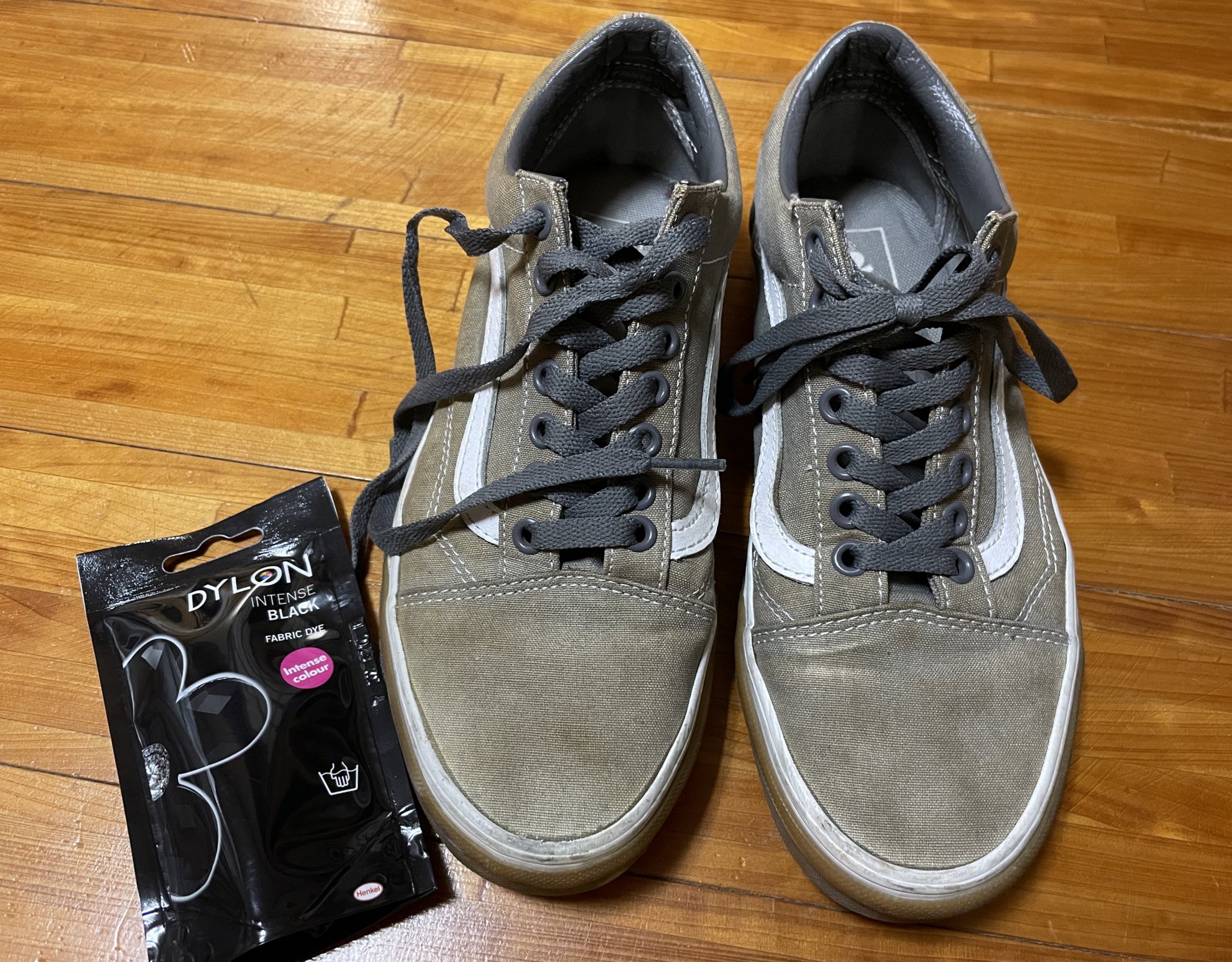 狼ペンギン 夜中にスニーカー染め ソールも染まりそうだな 手袋必須ですよ 3枚重ねしてる ダイロン プレミアムダイ Vans T Co Fglfcrl7q6 Twitter