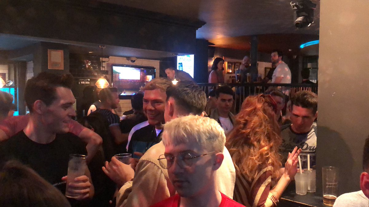 rob_lauder's tweet photo. It’s the final! At least we’re at a table at the front! Staff are amazing! @2BrewersClapham @dragraceukbbc https://t.co/qtw0kfqHgl