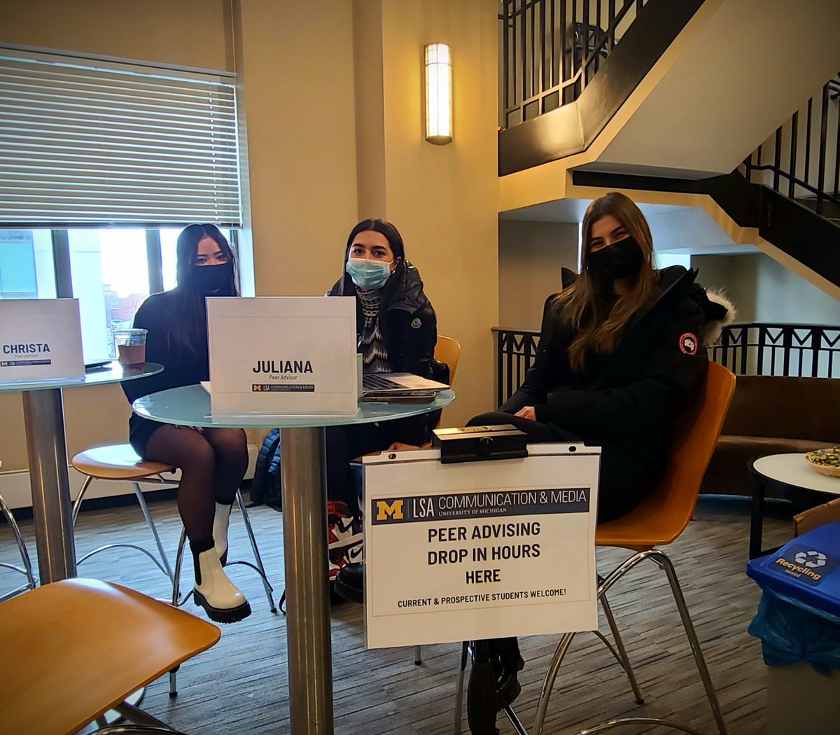 Maggie is getting some good advice about the Comm and Media major from our knowledgeable peer advisors Juliana and Christa. Peer Advising walk-in hours today 1:30-2:30pm at the 5th floor lobby if North Quad, 105 State St!