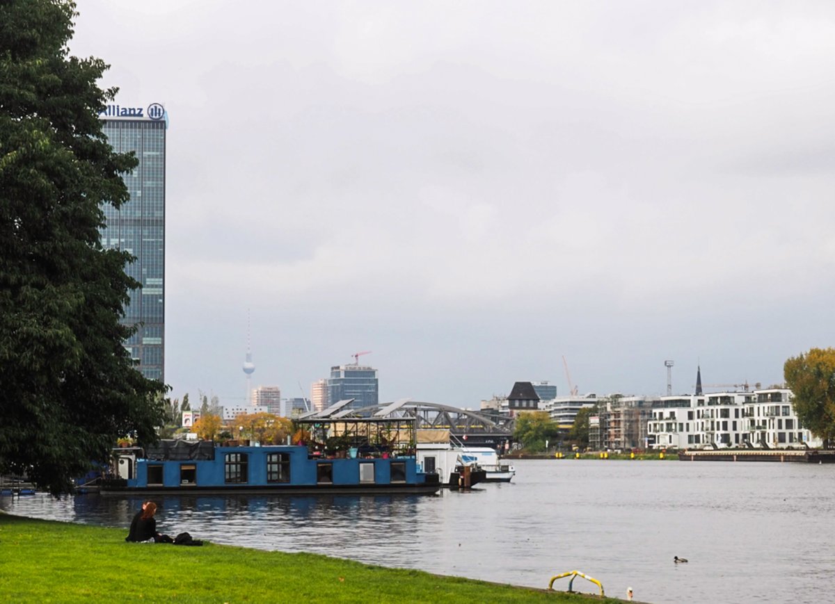 LPJ_Allemagne's tweet photo. #LPJBerlinBlick - on vous emmène en balade sur les bords de la Spree aujourd'hui. 🍃
#berlin #berlinexpats #expatgermany #frenchexpat #visitberlin #berlincity https://t.co/oblRTAo29r