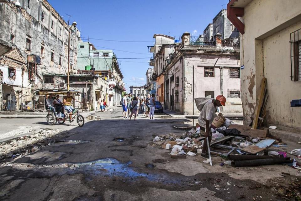 san235err's tweet photo. Esta calle es de Fidel ✊🏻.
#FreeLunatico https://t.co/PzB4hpAWSF