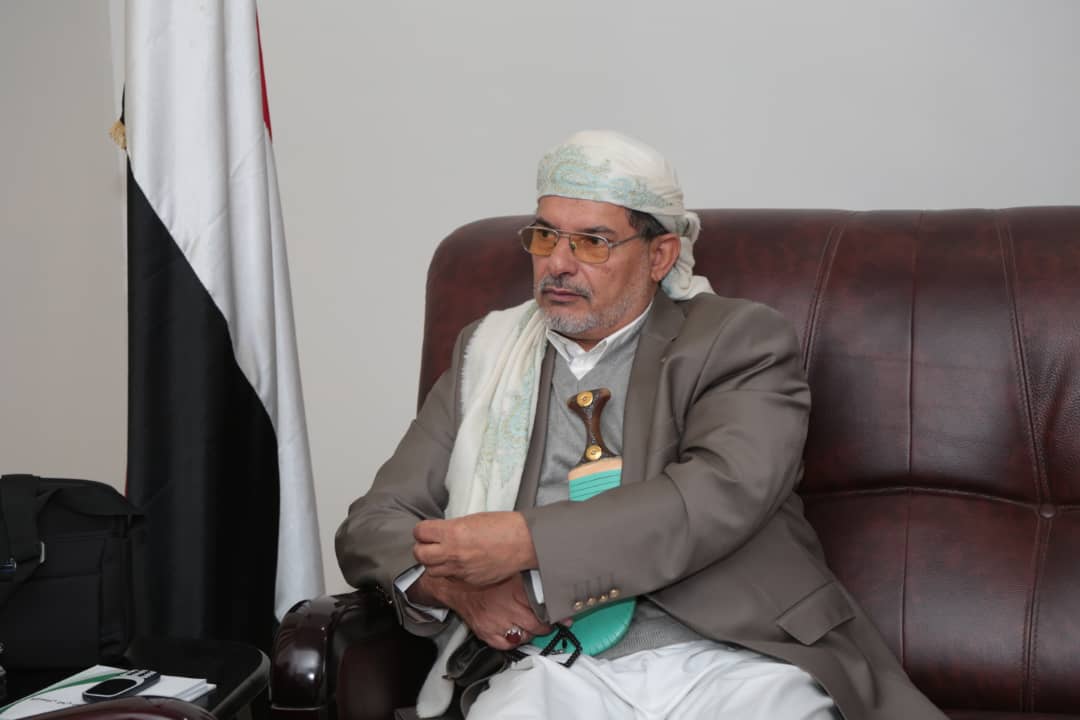 IRANINYEMEN1's tweet photo. التقى وزير التربية والتعليم يحيى بدر الدين الحوثي اليوم سفير الجمهورية الإسلامية الإيرانية بصنعاء حسن إيرلو. 

وبحث الجانبان علاقات التعاون الثنائية بين البلدين في قطاع التعليم والآليات الكفيلة بتعزيزها وتطويرها .1️⃣ https://t.co/hhnlILwXjs