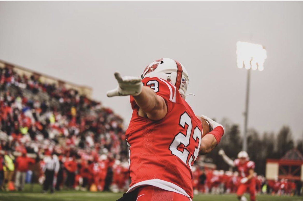 Coach_Blount's tweet photo. He was a county champion and carried his team in November when was needed most. DIDN’T go All-Conf  or All-County! Didn’t complain. Didn’t say what about me? His parents didn’t say anything to coach!

4 years later he’s 1st Team All-Conference for the #13 Cortland Red Dragons. https://t.co/vBDFM8JJWK
