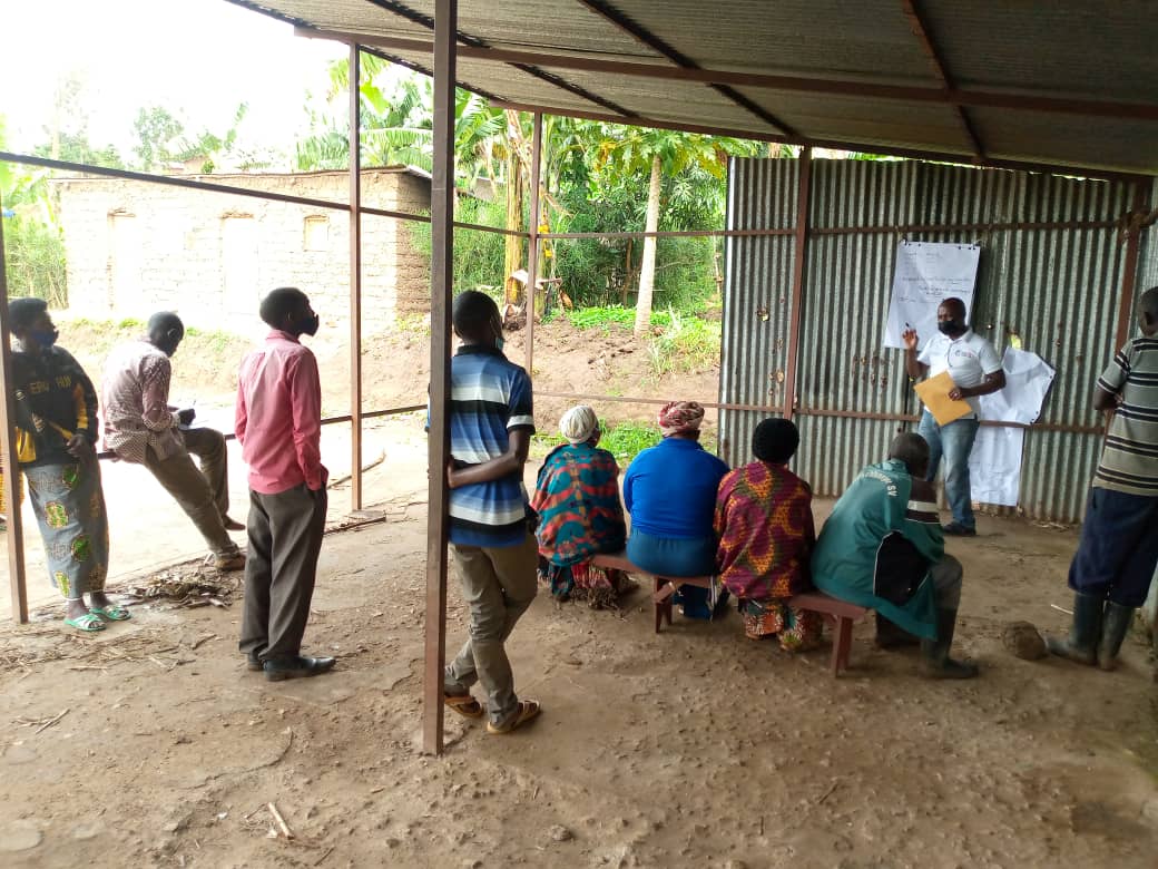 RDO_Rwanda's tweet photo. Uyu wakane abakozi na @RDO_Rwanda mu mushinga #HingaWeze bahuguye Komite ya Koperative na Komite ya Water User kuri SSIT ya Kanyonyomba muri Kiramuruzi @GatsiboDistrict kuburyo bwo kugeba umusanzu w'amazi bashingiye ku igenemigambi ryo kubungabunga ibikorwa byo kuhira. https://t.co/NrTerS62ve
