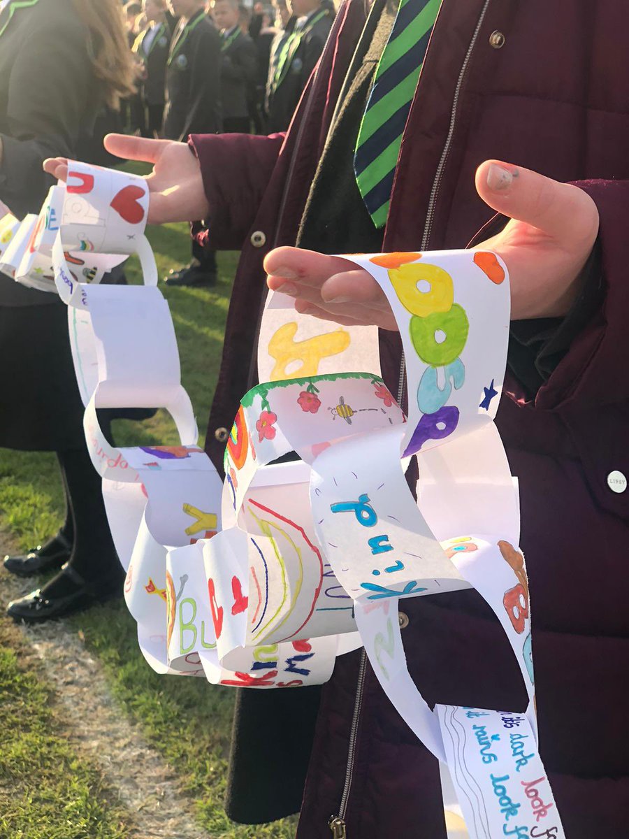 CastleHill_Ips's tweet photo. The whole school came together to link every child into our positive messages and anti-bullying paperchain. Such a powerful message, now beautifully displayed in school #nurture #AntiBullyingWeek @ASSETEdu https://t.co/JsbZHl8e0L