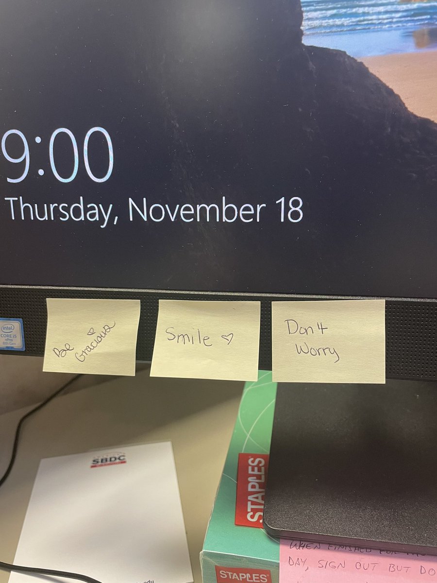 AliRunge's tweet photo. I swear, my co-workers are so cute☺️ They always leave little notes at the front desk💙 #LIVEUNITED #lovemyjob https://t.co/NA4syrQ1qE
