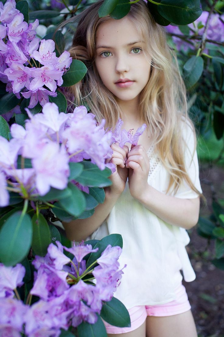 LostOneChloe's tweet image. *goes on a walk on my own*