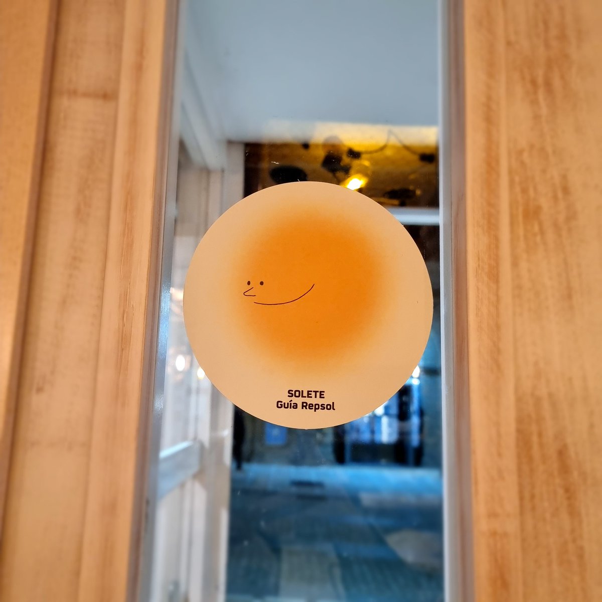 Hoy nos hemos despertado con una sonrisa, gracias a la <a href="/guiarepsol/">guiarepsol</a> por distinguirnos con un solete. Dicen que somos un rincón majo con un no sé qué que te hace volver 😁. Gracias sobre todo a vosotros , nuestros clientes, los verdaderos soletes de Mangasverdes  #soletesguiarepsol