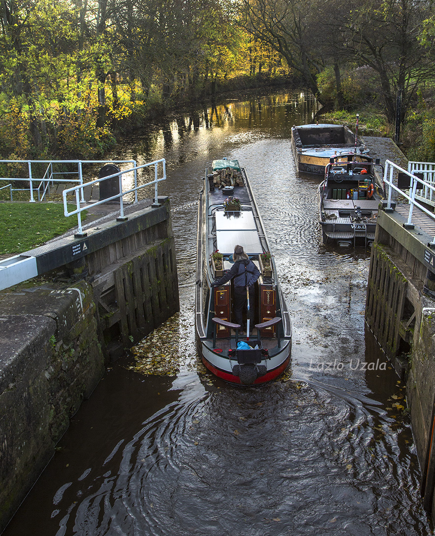 LazloUzala's tweet photo. On the canal in Autumn Milby Lock, Boroughbridge @CanalRiverTrust @peac4love @VisitHarrogate @Welcome2Yorks #canal #Autumn #MilbyLock #Boroughbridge #Autumnvibes #houseboat https://t.co/iQvQ0zzXvc