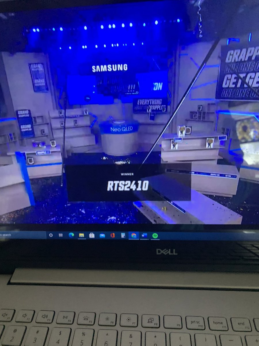 rts2410's tweet photo. @SamsungUS @Halo @jack_p @AlfredoPlays @AH_Michael  this is so surreal, I’m freaking out! https://t.co/NLCVeGYlAk