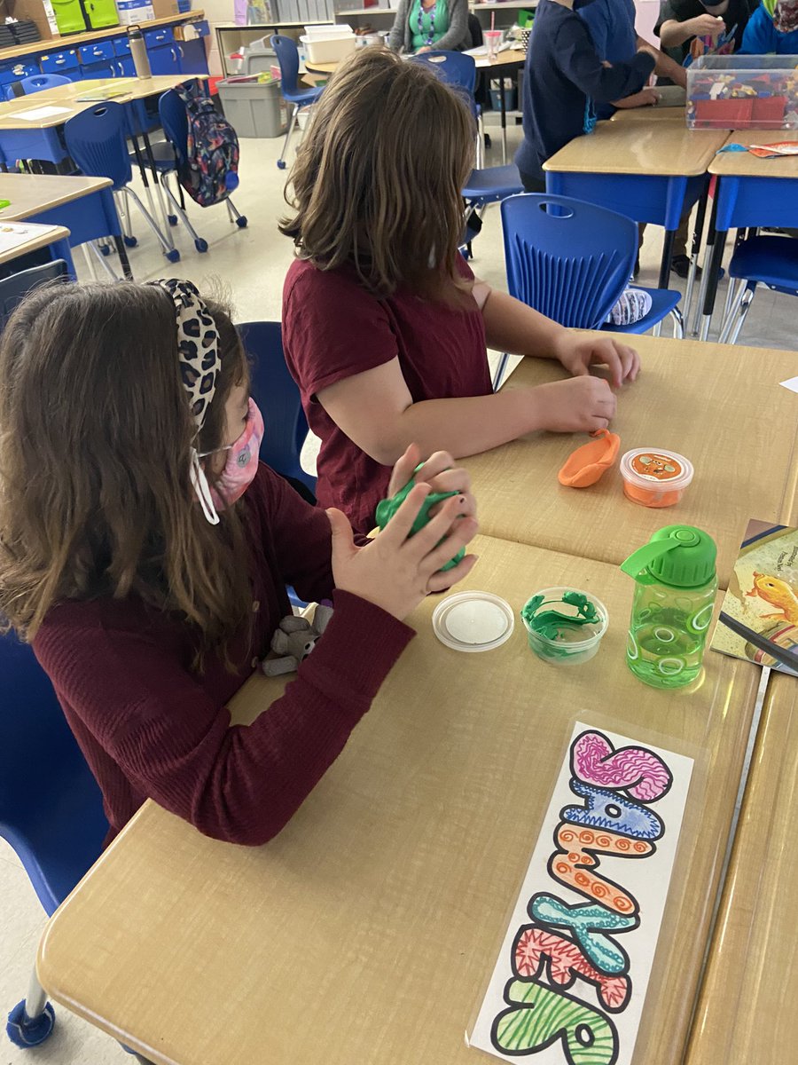 AlexanderQEB's tweet photo. Grade 3’s are exploring how different materials can help to create strong and stable structures! @HPEDSB_QEB https://t.co/6luy1YDFQK