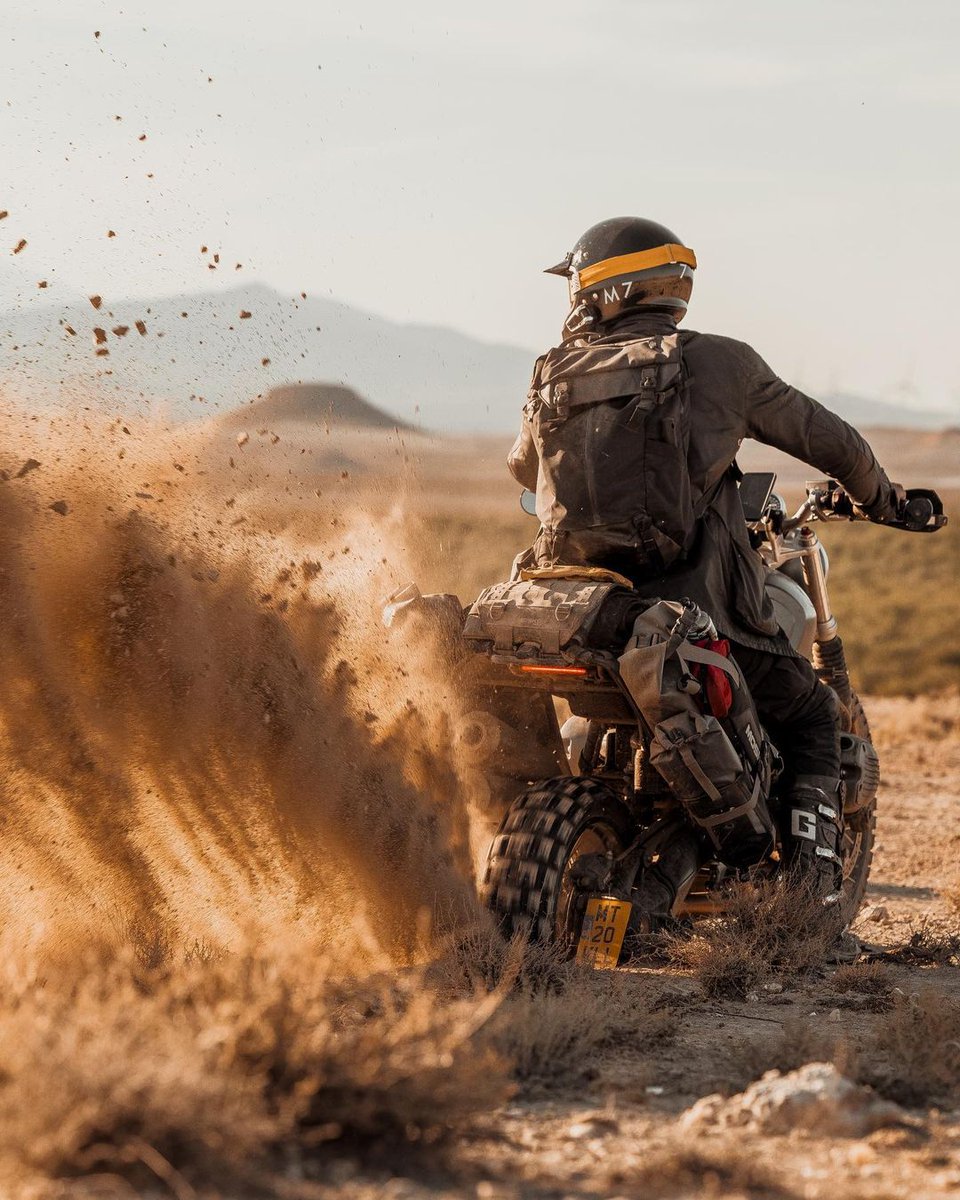 CardoSystems's tweet photo. #TravelThursday with Ricky - always travels in classic fashion!

📸: @RickyPhoolka
🎧: #PACKTALKBold

#Cardosystems #AskForCardo #motoseven #bmwmotorrad #makelifearide https://t.co/DhxQR4EeiK