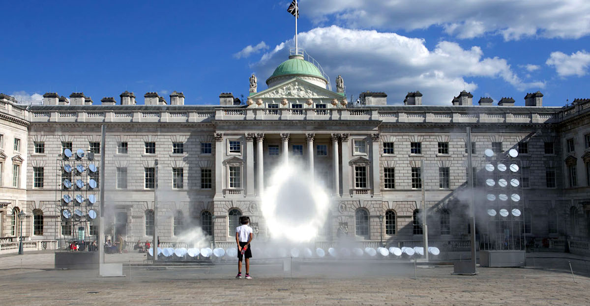 My new short article "Indeterminacy, Score, Performance"  about wonderful Halo computer installation by <a href="/KimchiandChips/">Kimchi and Chips</a> (Mimi Son &amp; Elliot Woods) is now online. It was commissioned by Korea National Museum of Modern and Contemporary Art (MMCA) manovich.net/index.php/proj…