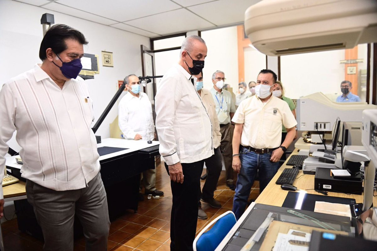 NachoRios1's tweet photo. El gobernador @cmmerino acompañafo por el rector de la @UJAT @narvaezosorio encabezó
la reinauguración (rehabilitación integral) de la Biblioteca "José Martí', una de las más importantes del estado de Tabasco, fundada el 12 de octubre de 1944. https://t.co/j8z8ExySe0