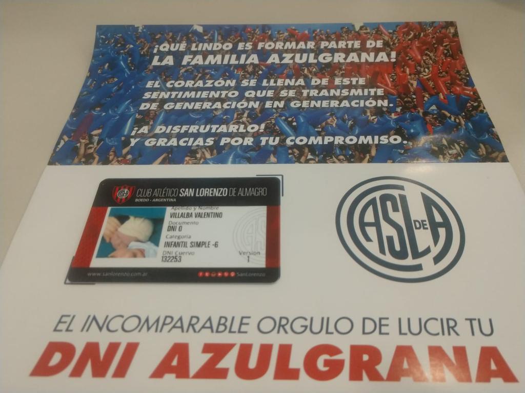 SanLorenzo's tweet photo. 👋 ¡Hola, Valentino! 😍 Un Cuervito más se une a la familia.

Felicitaciones a papá Tito, a mamá Melanie y a toda la familia Villalba.

Y, como no podría ser de otra manera, ya luce su carnet de socio 👏 ¡Los esperamos pronto en el Bidegain!

@TitoVillalba15 💙❤ https://t.co/2WlSyEgn9w