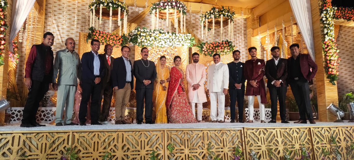 आज भोपाल में मध्यप्रदेश शासन के गृह मंत्री श्री <a href="/drnarottammisra/">Dr Narottam Mishra</a> जी बिटिया की शादी के रिसेप्शन में  शामिल हुए और अपना आशीर्वाद दिया।