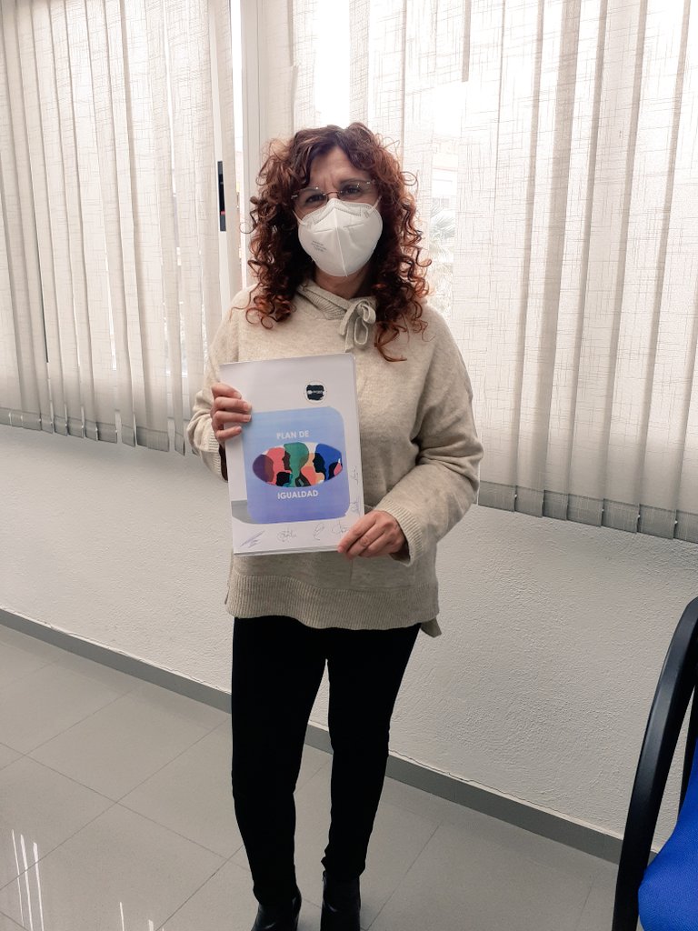PalomaresAmparo's tweet photo. Me siento afortunada de participar con las compañeras delegadas de CCOO en la negociación de planes de igualdad. Hoy hemos conseguido importantes mejoras en la empresa Mediterránea Gestión de Castellón.  #ComisionesSeMueve, #SecretariaDonaFssCcooPv #FssCcooPv https://t.co/XzFq3L4kOt