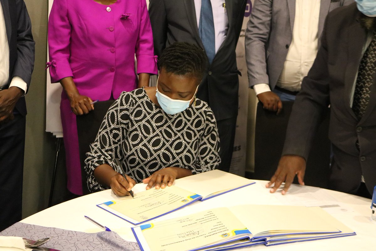 NAYAKenya's tweet photo. Today, the @RHRNKenya coalition signed an MoU with the Kisumu County Government setting off a five year partnership to enhance access to reproductive health information and services for youth in the region. We are glad to be part of this journey! #RHRN2KE #NAYAVoices #SRHR4ALL https://t.co/WZrMX4ILIu