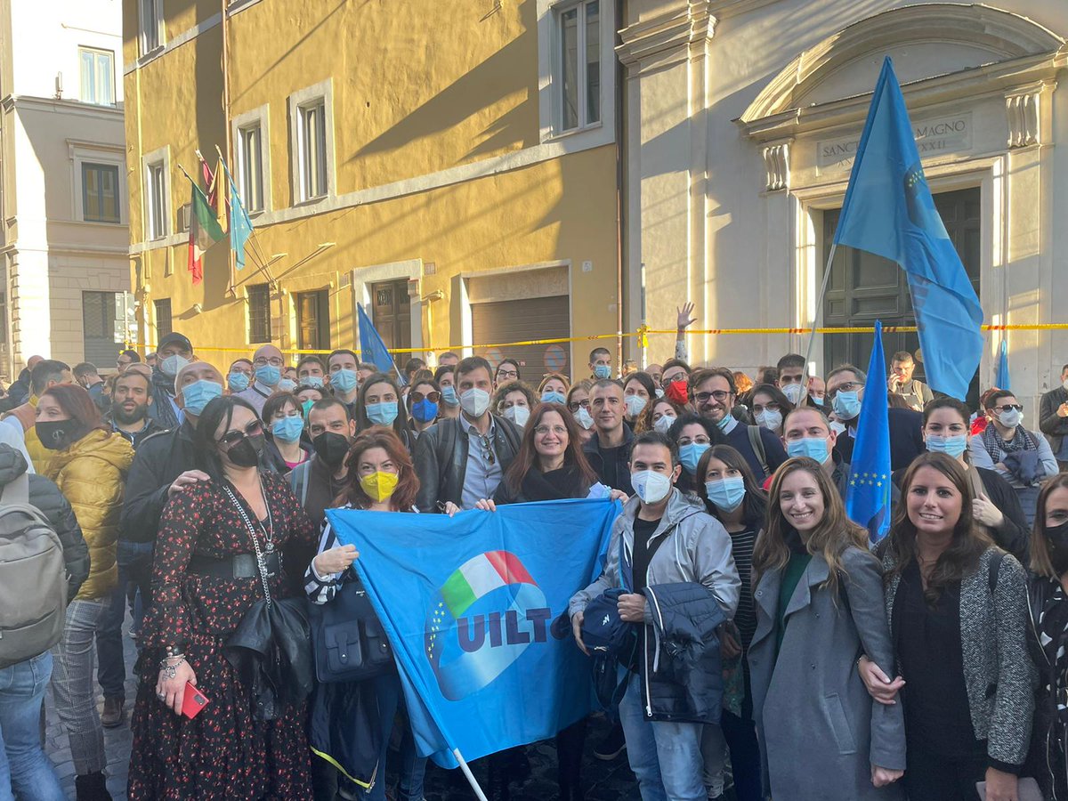 #Navigator <a href="/UiltempSicilia/">UILTemp Sicilia</a> <a href="/dani_borrelli/">Danilo Borrelli</a>: “Oggi davanti al #Mise, insieme a Nidil Cgil e Felsa Cisl, chiederemo di non disperdere le preziose competenze acquisite in questi anni dai navigator”. Tutta la <a href="/UILofficial/">Uil Nazionale</a>  è impegnata nella battaglia a difesa d questi lavoratori".
