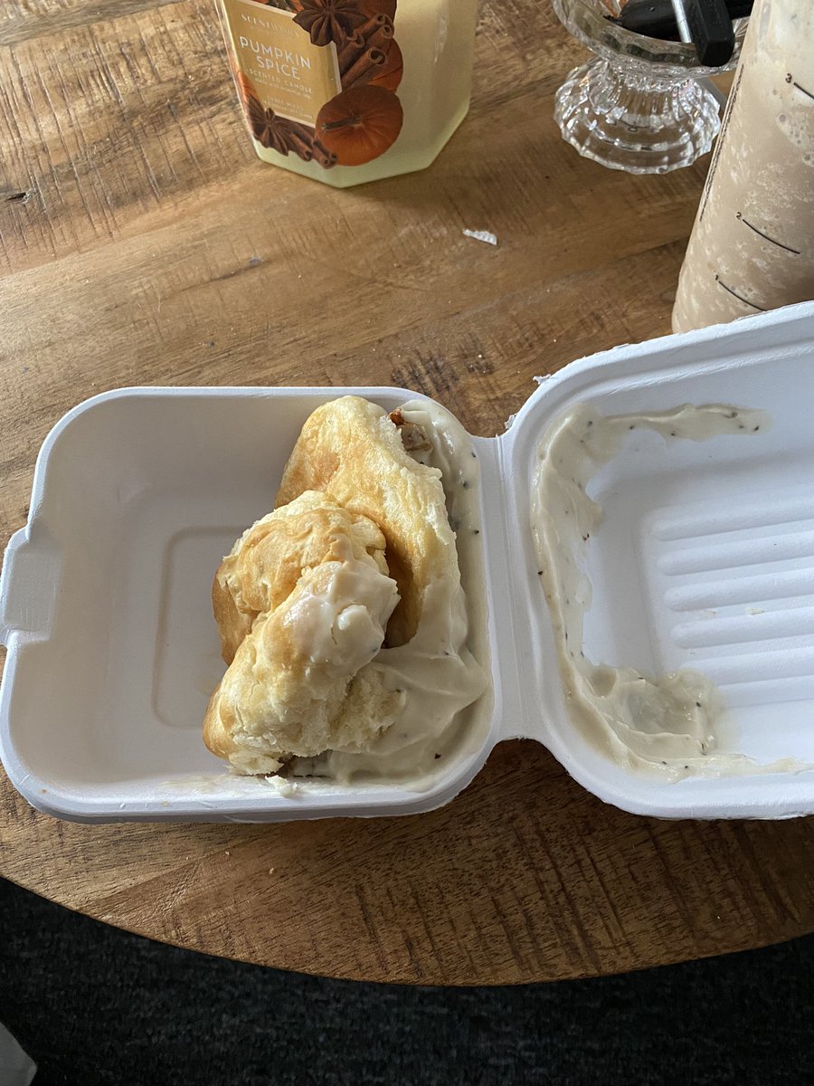OfficialAnnslee's tweet photo. @CabinCoffee $4 for this😐 https://t.co/bgMei7F7Ec