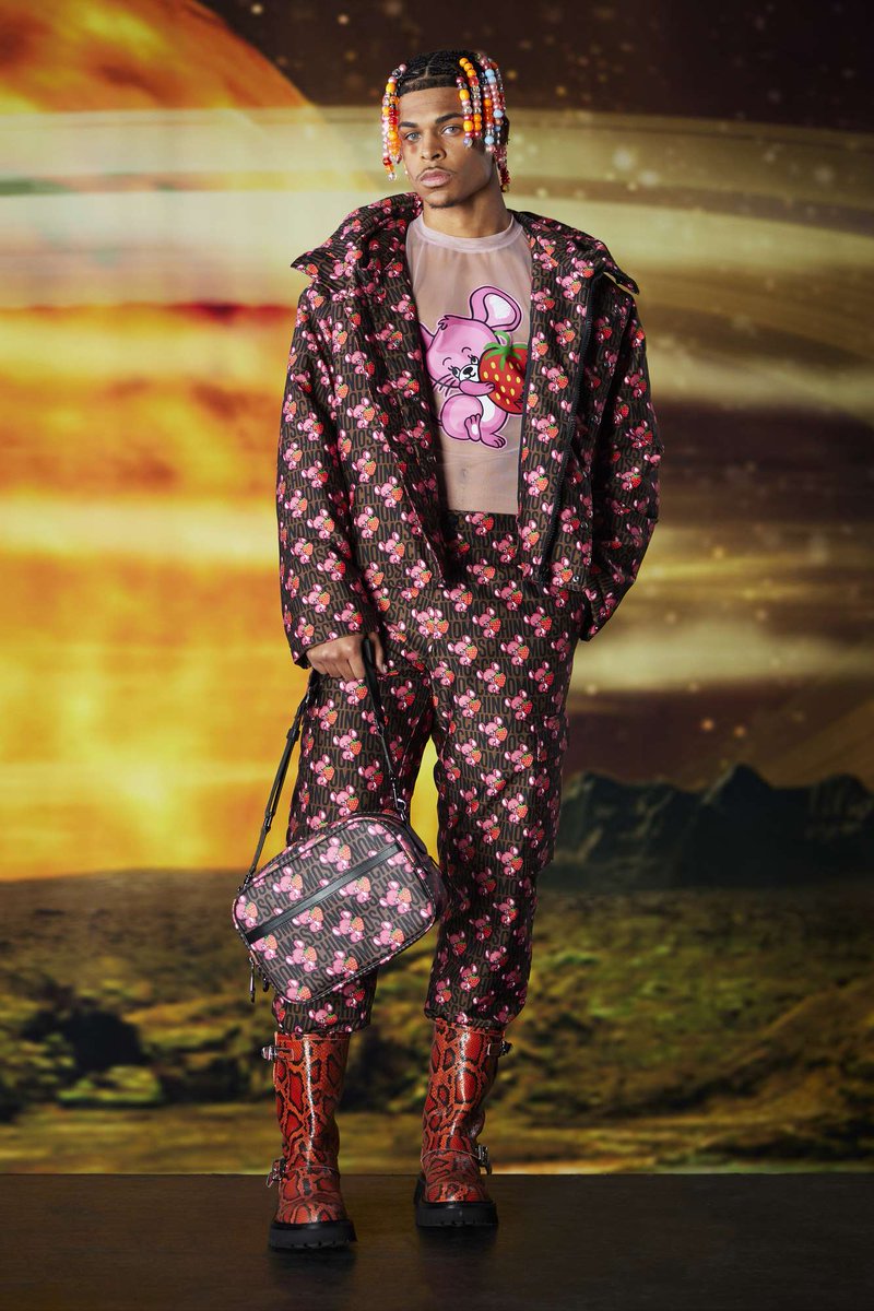 MaleFashTrends's tweet photo. -@Moschino nos ofrece un viaje sideral con su colección de Pre-Otoño 2022 -https://t.co/Z7RTudPACj #PreFall22 https://t.co/RXiss1LXOq