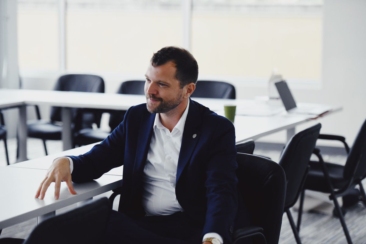 the link tweet media