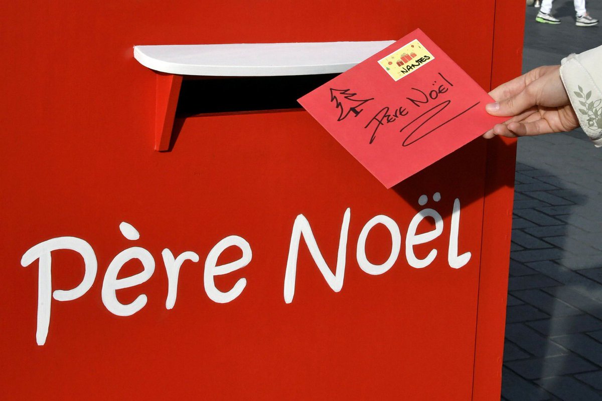 #JeudiPhoto 🎅 Vous pouvez désormais poster vos lettres au Père Noël, place Bouffay. 💌📮 
#NantesEnFetes débute demain metropole.nantes.fr/nantesenfetes