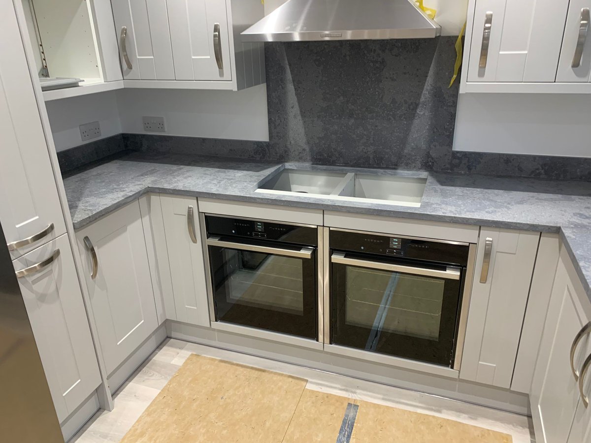 MedusaStoneLtd's tweet photo. We just love how these kitchen worktops look! 😍
30mm Petra concrete Quartz installed for our clients kitchen worktop in Langdon Hills📍
#KitchenWorktop #Quartz #KitchenIsland #WorktopSpecialists #30mm #petraconcrete #kitchensurfaces #installation #worktops #stone #kitchen https://t.co/P5pPCMNgPE