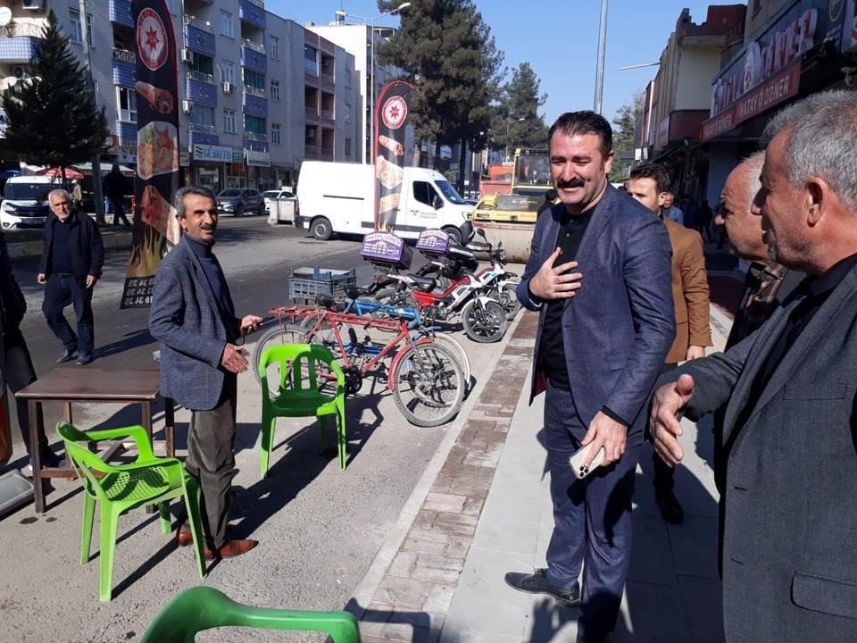 EyupSuba2's tweet photo. Ak Parti Bismil İlçe Başkanımız Sn.Veysel YAĞMUR ve yönetim kurulu üyeleriyle birlikte MERDANOĞLU caddesindeki esnafları ziyarette bulunup,Cadde esnafına covid-19 salgını sürecinde fedakarca çalışan esnafa hayırlı işler diledik.
@MahsumMelikoglu 
@eyupkadirinan 
@mucahidsuleyman https://t.co/Mzgh8vDlJP