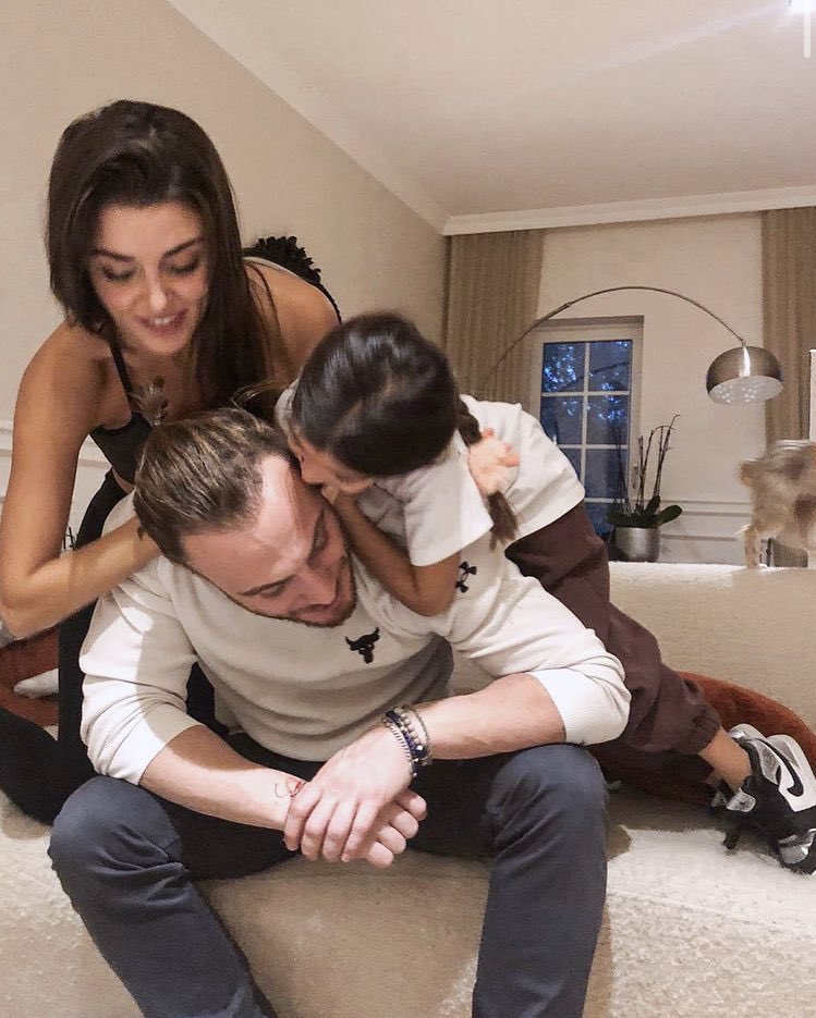 Nick_Bursin's tweet photo. EU NUNCA FUI TRISSSTEEEEE MINHA FAMÍLIA É LINDA DEMAIS MDS 🥺❤️ https://t.co/2Gjnc0ayke